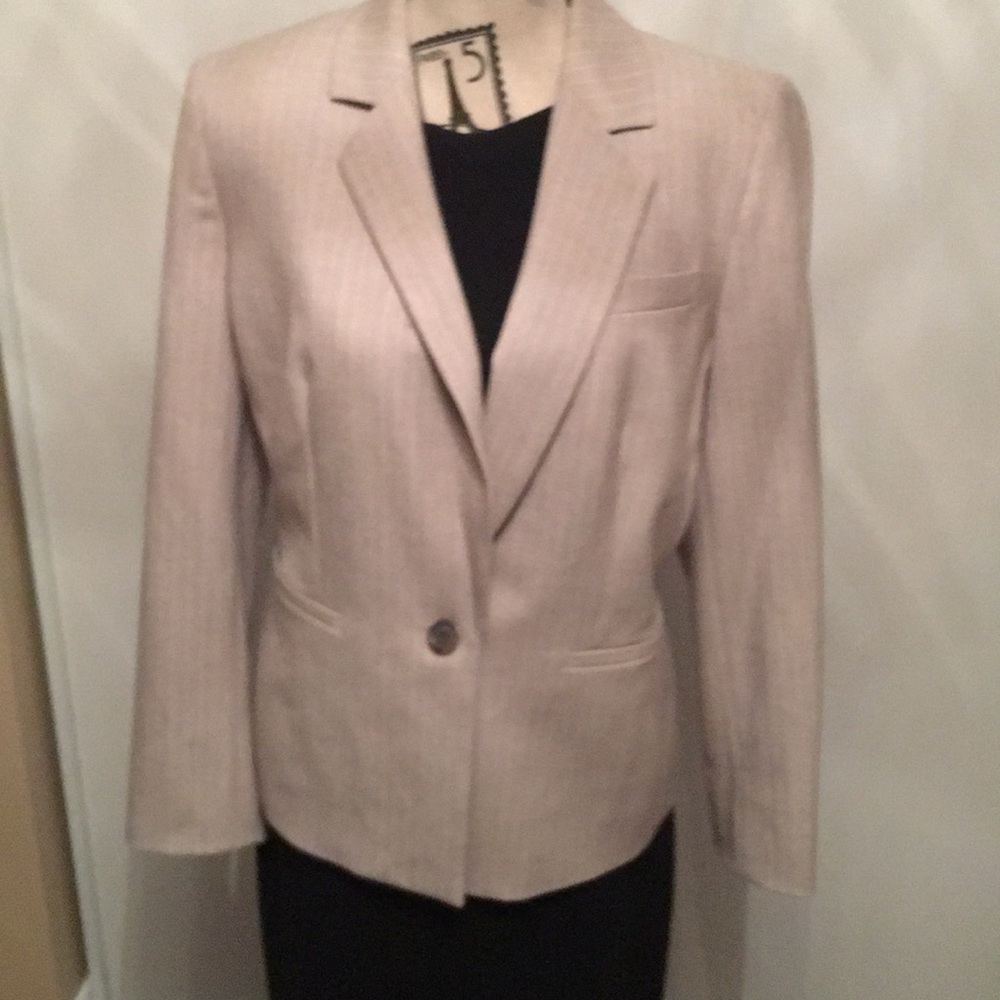 Anne Klein tan pin striped blazer, size 12